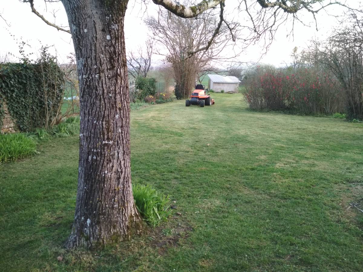 Taille, Éparage, Fauchage, débroussaillage robotisée d&#8217;espaces verts sur Verdun, Metz, Nancy, toul, étain, jarny Saint-Mihiel